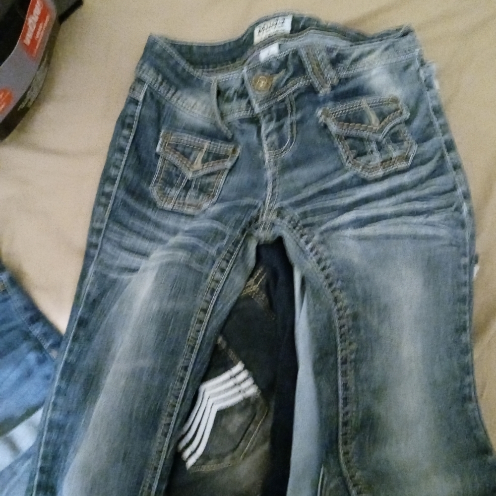 8 pairs of Ladies jeans